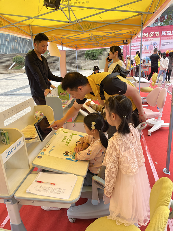 优学卓酷老师指导孩子学习